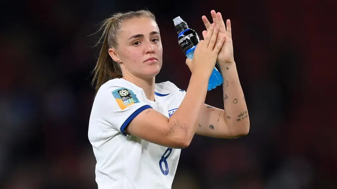 英格兰女足明星乔治亚·斯坦韦警告球员们面临着潜在的过度疲劳风险
