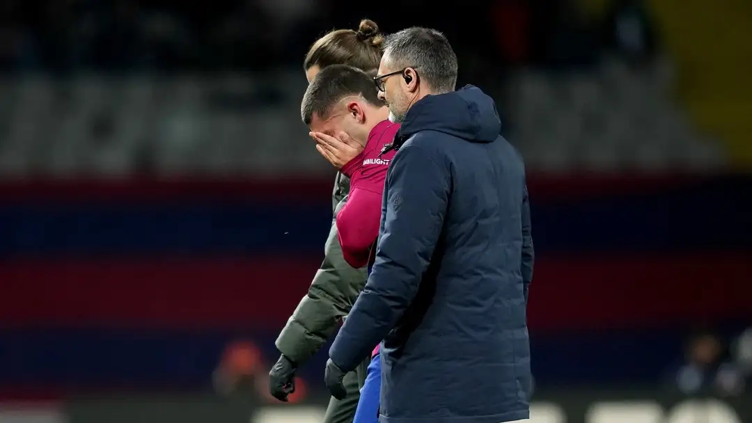 托雷斯泪流满面！巴塞罗那球星在与奥萨苏纳的比赛中仅6分钟便因受伤被迫下场